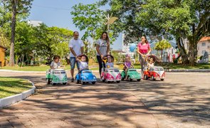 passeio no parque com carrinhos de passeio