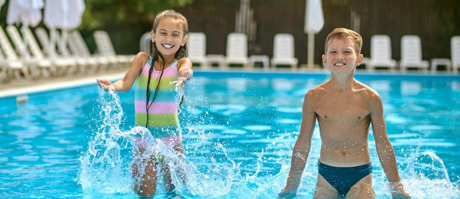 Férias escolares: dicas de brincadeiras refrescantes com água para o verão.