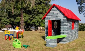 casinha de blocos de brinquedo
